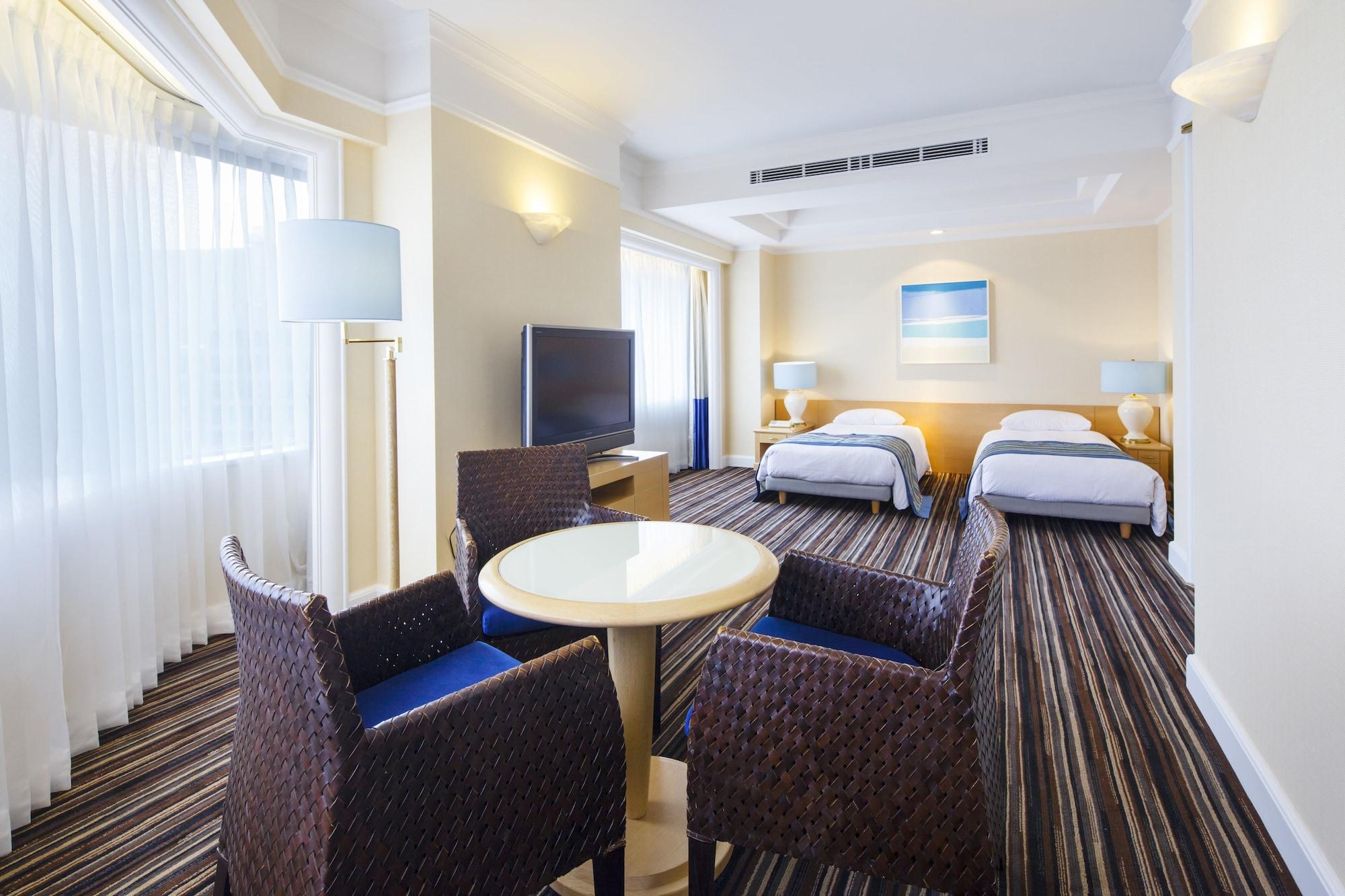 Ana Holiday Inn Tokyo Bay By Ihg Bagian luar foto